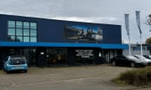 Bedrijfsruimte | 900m² | Bruins Slotlaan | €4000,-
