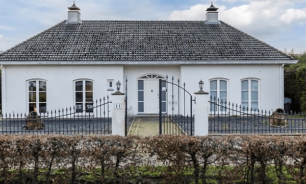 Huis | 223m² | €2500,-