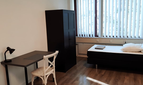 Kamer | 26m² | Dokter Blumenkampstraat | €570,-