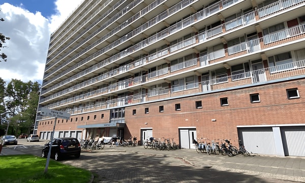 Huis | m² | €452,-