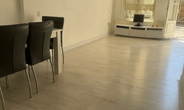 Huis | m² | €600,-