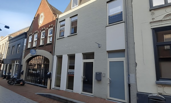 Bedrijfsruimte | 90m² | Hoogstraat | €750,-