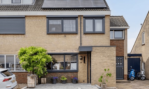 Huis | 134m² | €2395,-