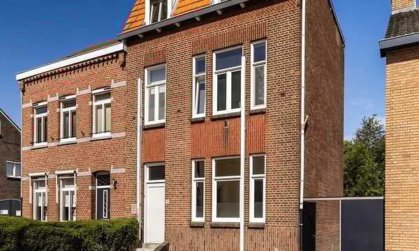 Huis | m² | €450,-