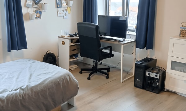 Kamer | 16m² | Torenallee | €400,-
