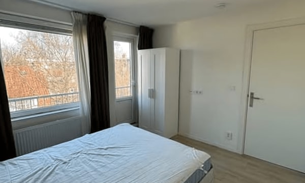 Studio | m² | €1000,-