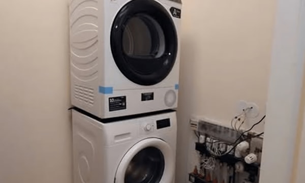 Studio | m² | €1000,-