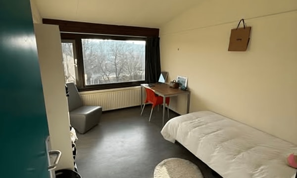 Kamer | m² | €444,-