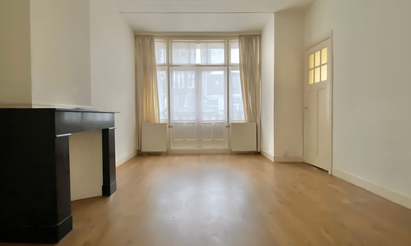 Studio | 31m² | Valkenboskade | €942,-
