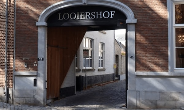 Parkeerplaats | 15m² | €235,-