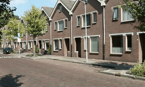 Huis | 74m² | van Linschotenstraat | €932,-