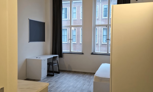 Studio | 23m² | Ritsumastraat | €814,-