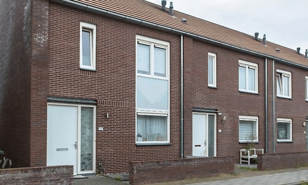 Huis | m² | €932,-