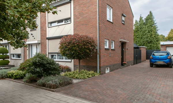 Huis | Nummer II-Straat | €706,-
