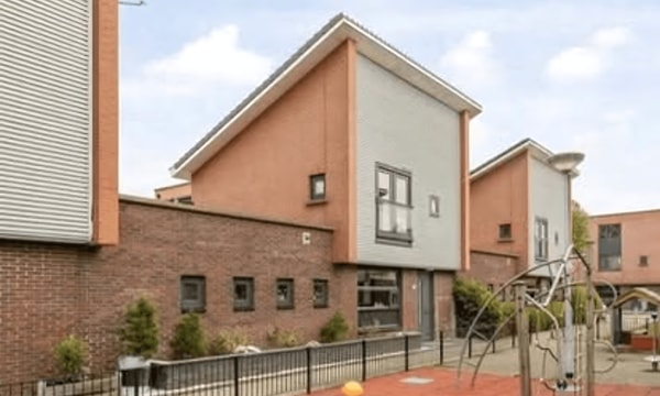 Huis | 110m² | €800,-