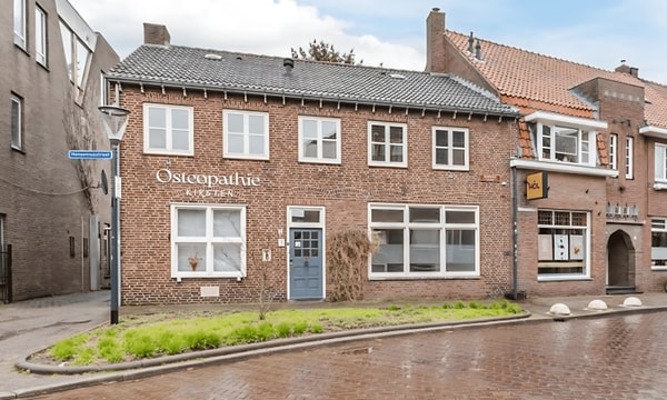 Huis | 242m² | €2100,-