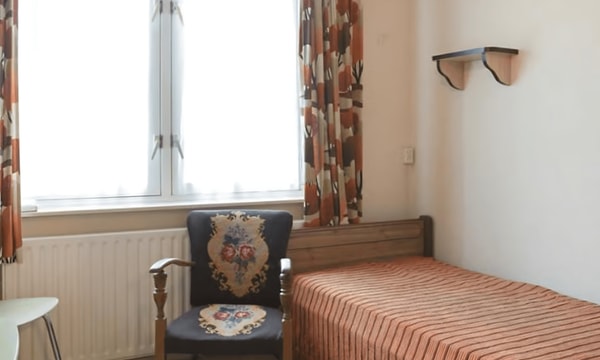 Kamer | 14m² | Doctor Mollerlaan | €390,-