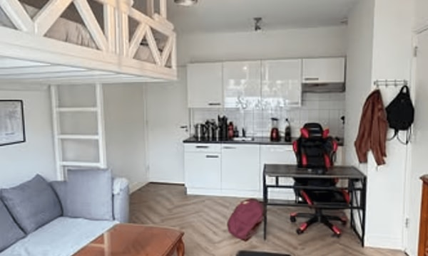 Studio | m² | €850,-