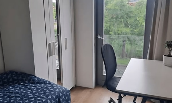 Kamer | m² | €590,-