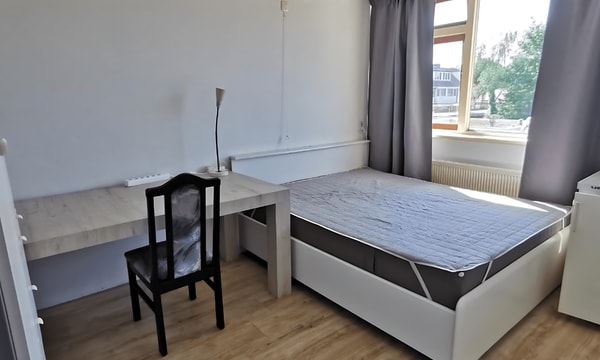 Kamer | 12m² | €550,-