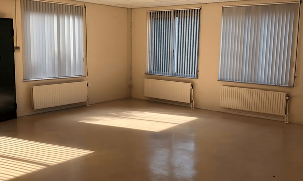 Kamer | 20m² | Nieuw-Loosdrechtsedijk | €230,-