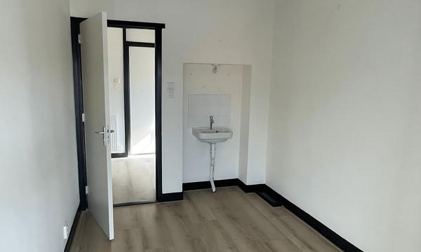 Kamer | 17m² | Haarlemmerstraat | €375,-