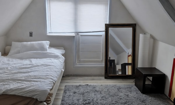 Kamer | 12m² | Dorpsplein | €750,-
