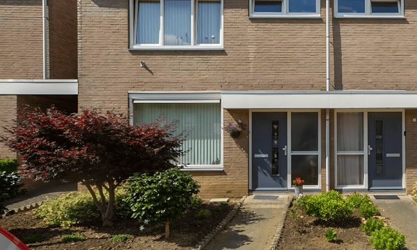 Huis | m² | €894,-