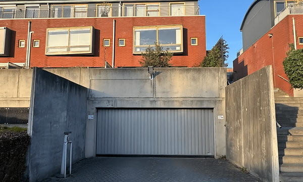 Parkeerplaats | m² | €8888,-