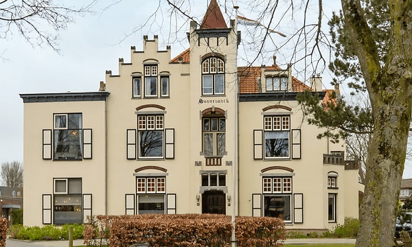 Huis | 325m² | €3950,-