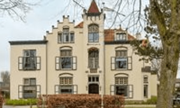 Kamer | 325m² | €3950,-