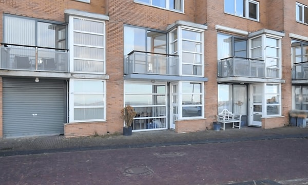 Kamer | 145m² | €2300,-