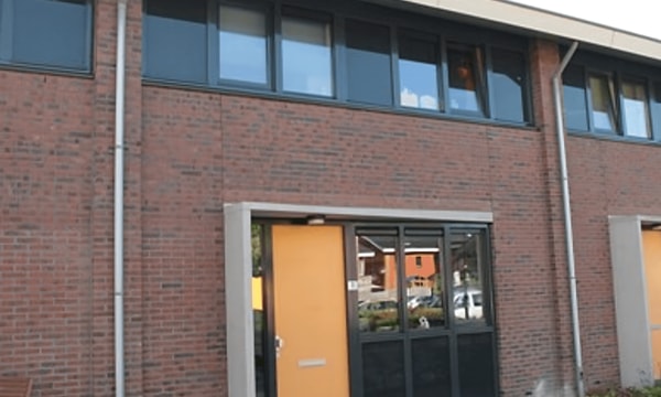 Kamer | m² | €932,-