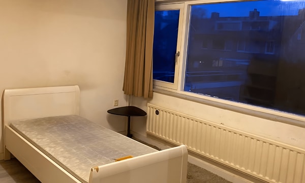 Kamer | 18m² | Commissaris De Quaylaan | €700,-