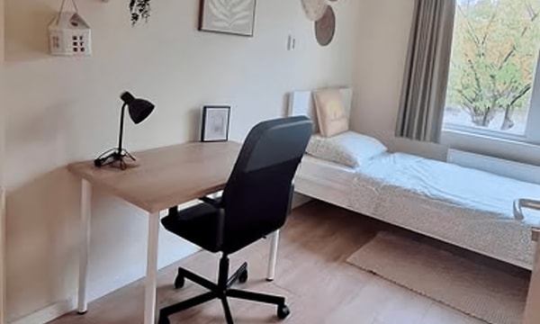Kamer | m² | €800,-