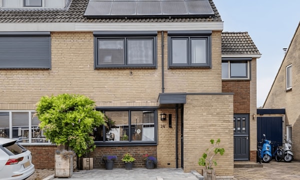 Kamer | 28m² | €2395,-