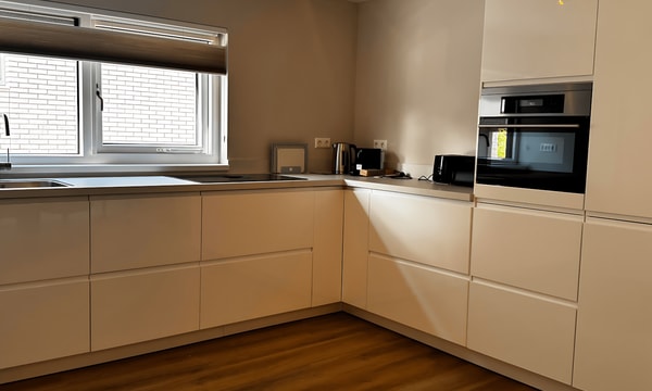 Kamer | 115m² | €4950,-