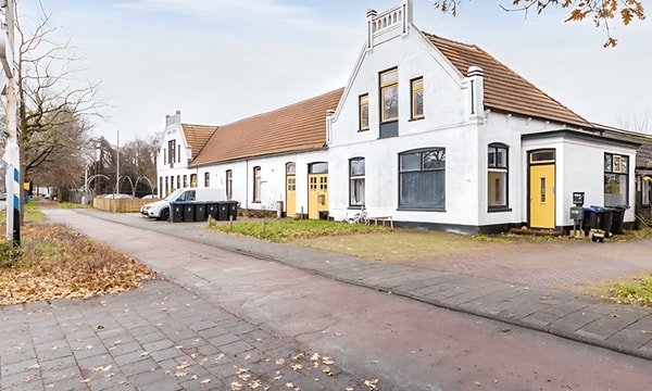 Kamer | 364m² | €400,-