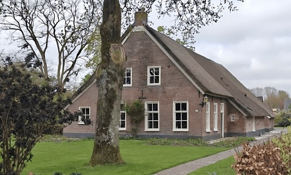 Huis | 402m² | €2500,-