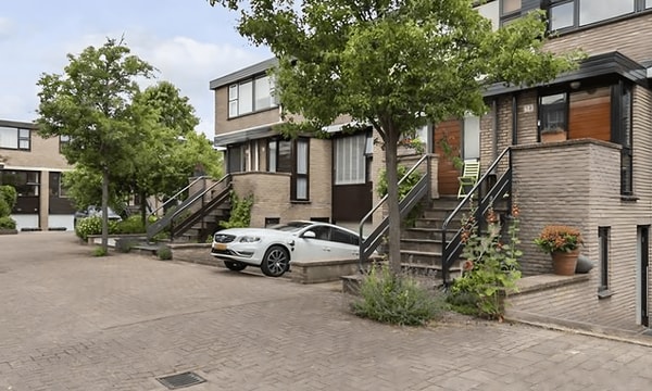 Kamer | 80m² | €3475,-