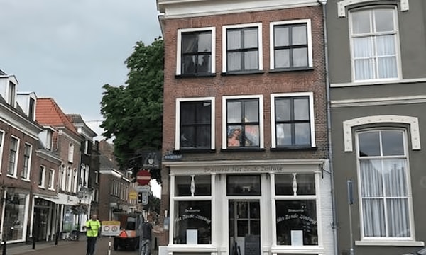 Kamer | 315m² | €731,-