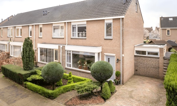 Huis | 100m² | €1676,-