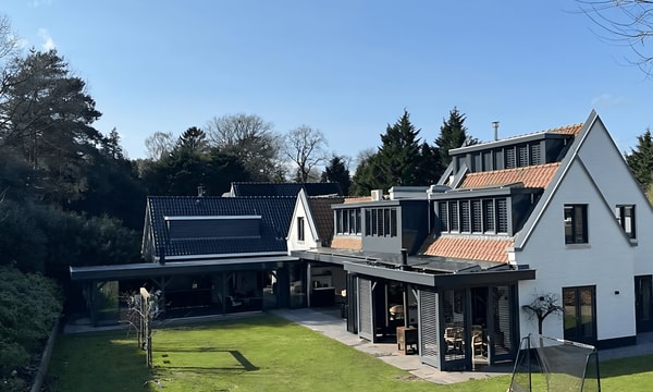 Kamer | 223m² | €7750,-