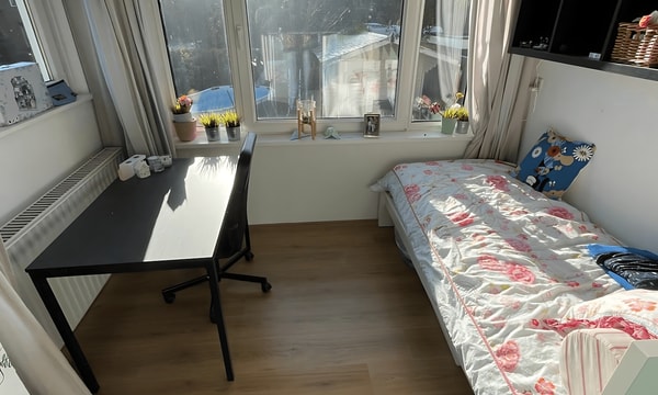 Kamer | 9m² | €290,-