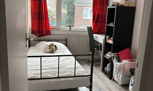 Kamer | m² | €350,-