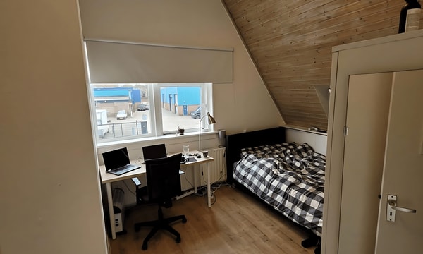 Kamer | 215m² | €1099,-