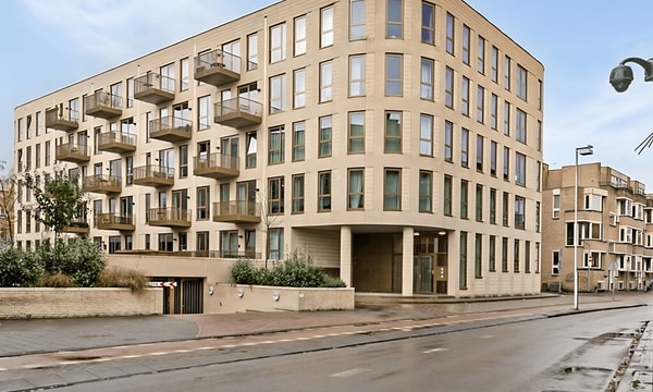 Kamer | 215m² | €1900,-