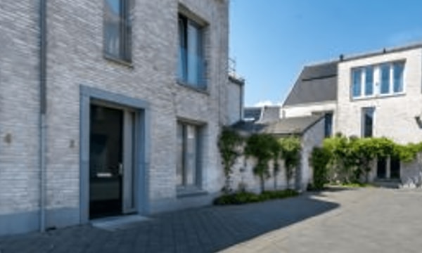 Parkeerplaats | 130m² | €1750,-