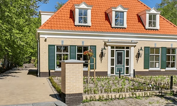 Kamer | 257m² | €4950,-