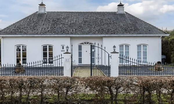 Huis | m² | €2500,-